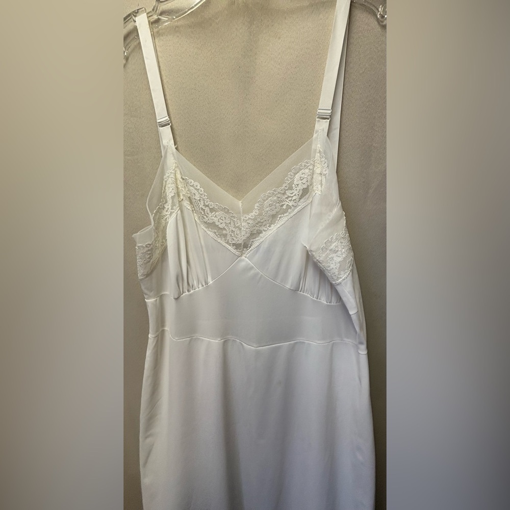 Philmaid Vintage Sheer Slip Dress Beautiful lace detail at the front and hemline - Picture 11 of 12